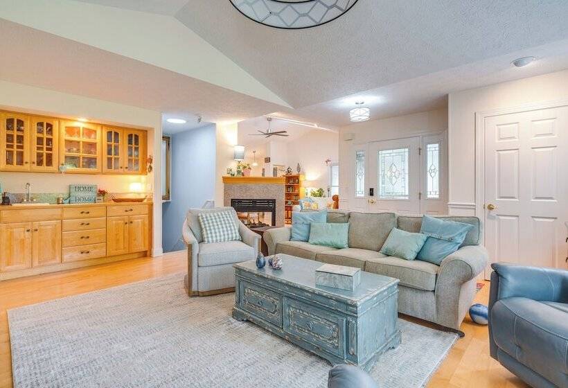 Blue Ridge Mtn Retreat: Porches & Creek Access