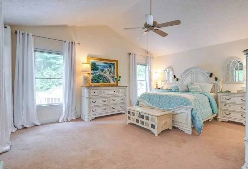 Blue Ridge Mtn Retreat: Porches & Creek Access