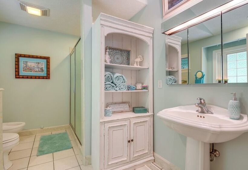 Blue Ridge Mtn Retreat: Porches & Creek Access