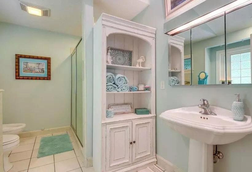 Blue Ridge Mtn Retreat: Porches & Creek Access