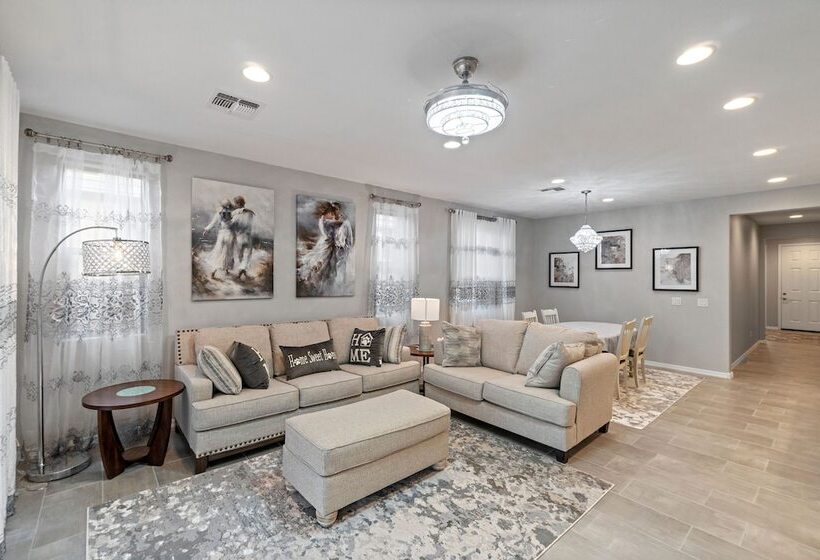 Central Casa Grande Home In Quiet Neighborhood