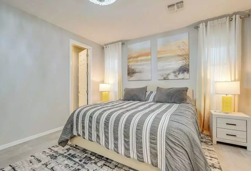 Central Casa Grande Home In Quiet Neighborhood