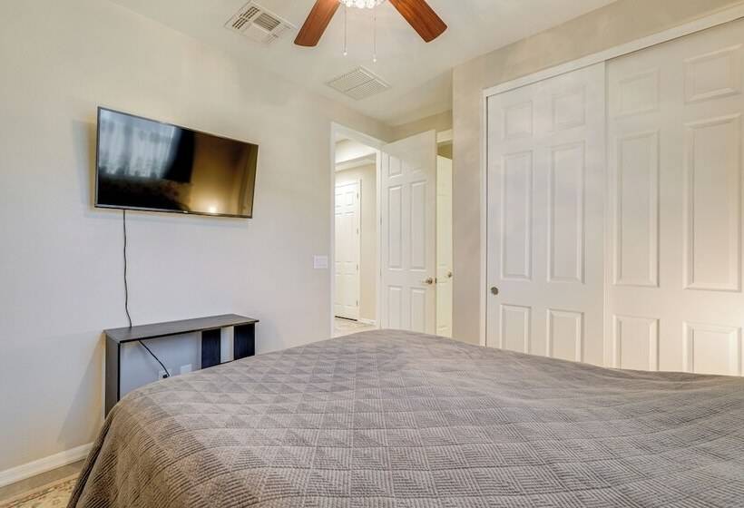 Central Casa Grande Home In Quiet Neighborhood