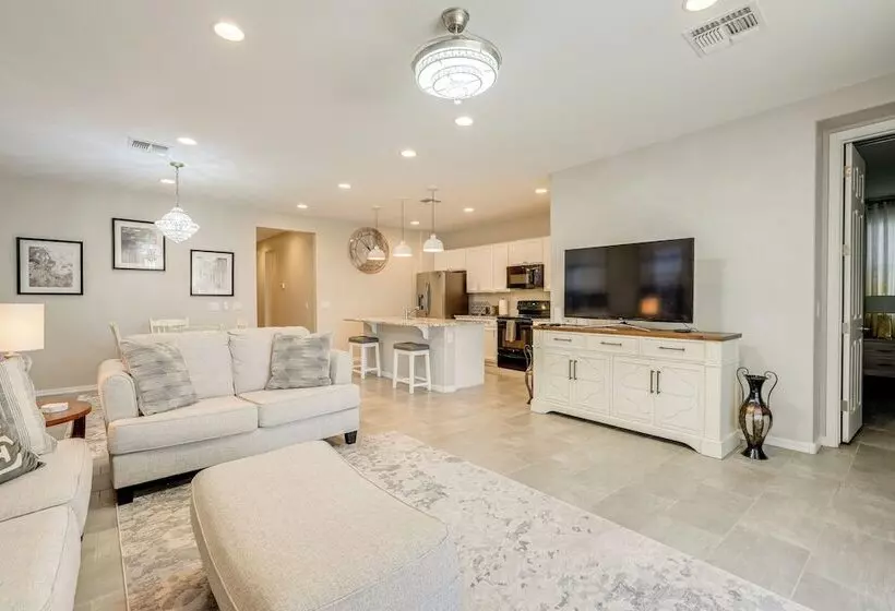 Central Casa Grande Home In Quiet Neighborhood