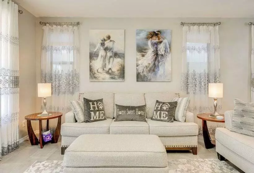 Central Casa Grande Home In Quiet Neighborhood