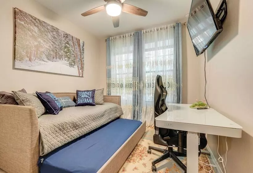 Central Casa Grande Home In Quiet Neighborhood