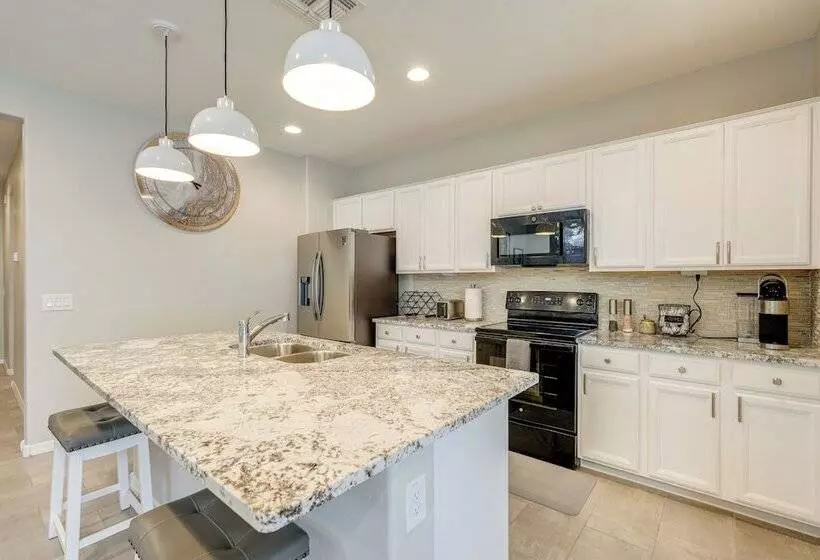 Central Casa Grande Home In Quiet Neighborhood