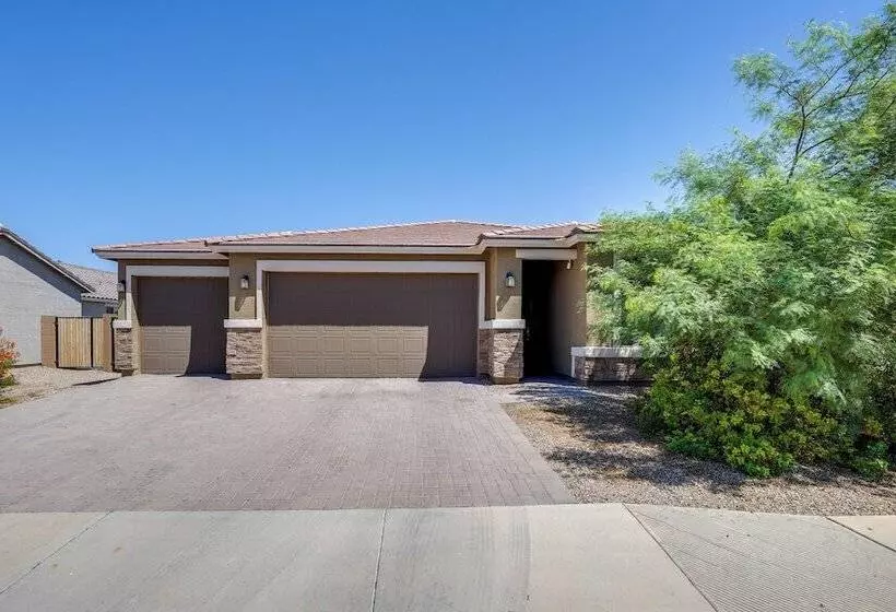 Central Casa Grande Home In Quiet Neighborhood