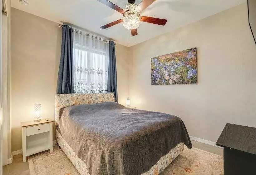 Central Casa Grande Home In Quiet Neighborhood