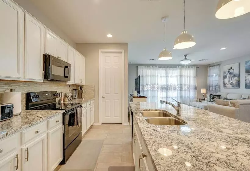 Central Casa Grande Home In Quiet Neighborhood