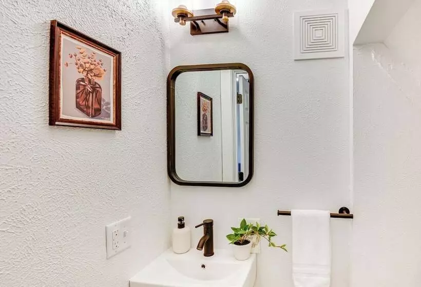 Charming South Bend Home Near Notre Dame!