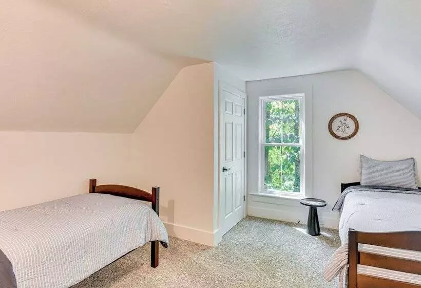 Charming South Bend Home Near Notre Dame!