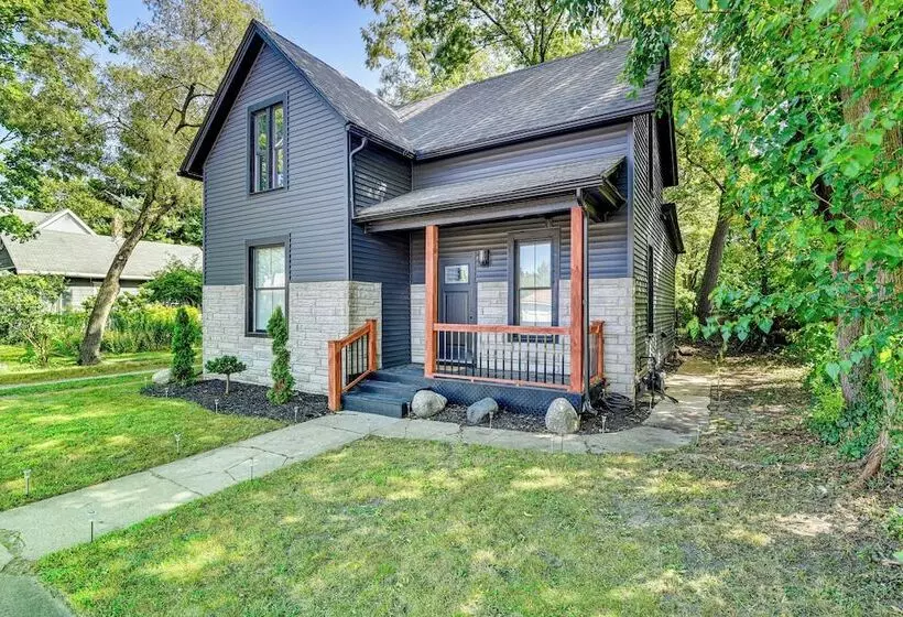 Charming South Bend Home Near Notre Dame!