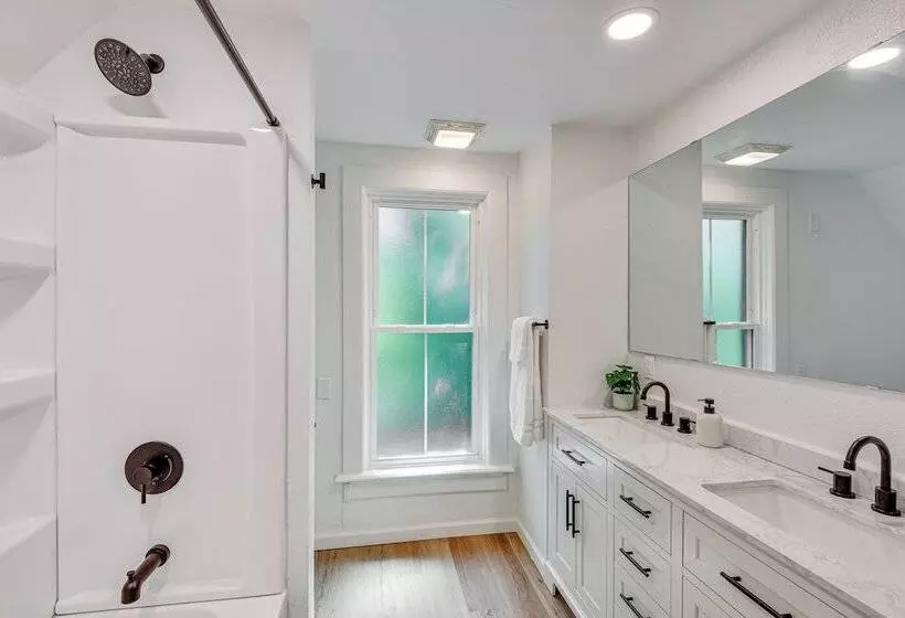 Charming South Bend Home Near Notre Dame!