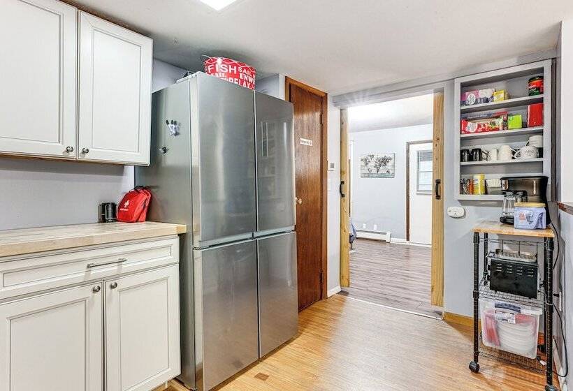 Walk To Lake George: Cozy Family Cabin!