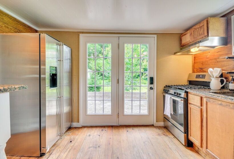 Danville Home W/ Patio < 1/2 Mi To Caesars Casino!