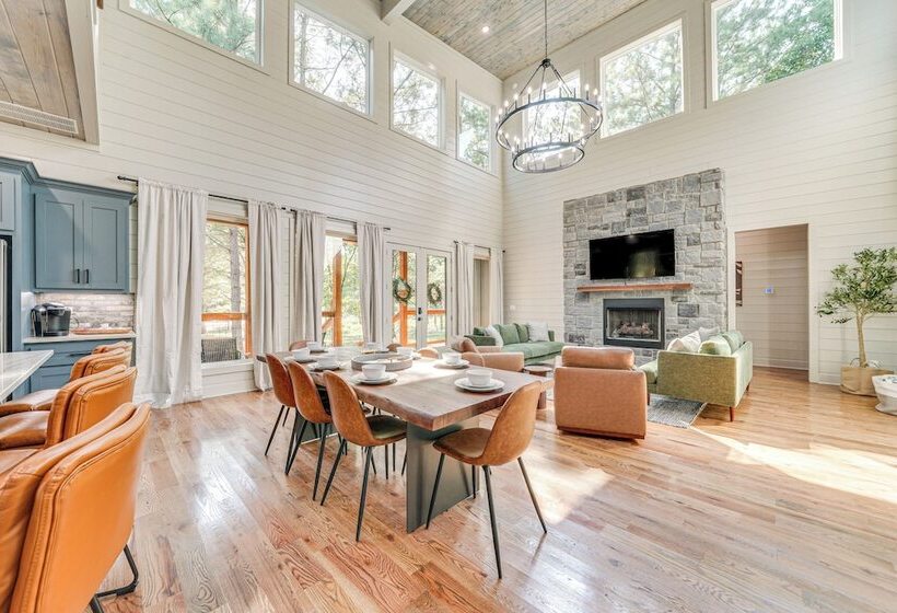 Deluxe Riverfront Cabin In Broken Bow W/ Hot Tub!