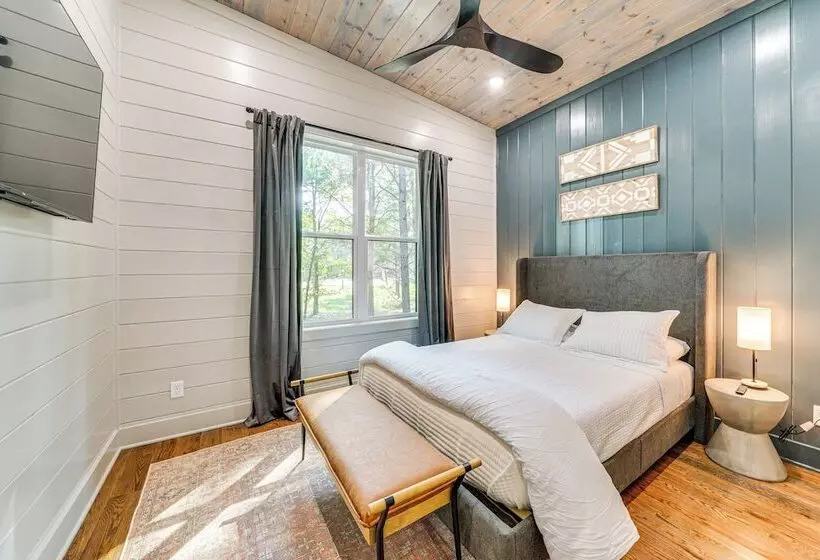 Deluxe Riverfront Cabin In Broken Bow W/ Hot Tub!