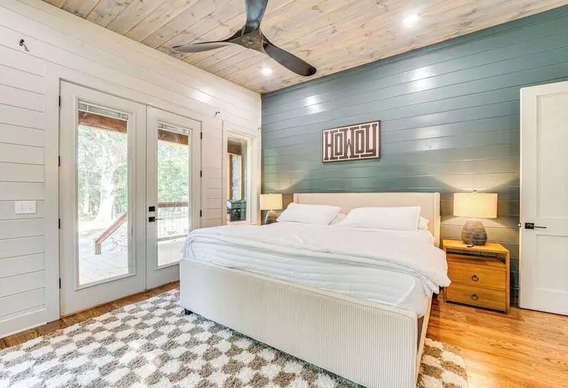 Deluxe Riverfront Cabin In Broken Bow W/ Hot Tub!