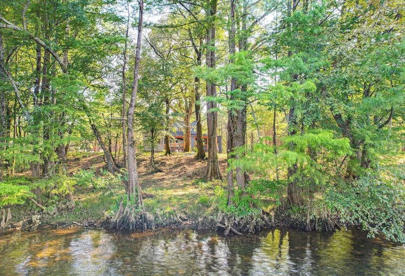 Deluxe Riverfront Cabin In Broken Bow W/ Hot Tub!
