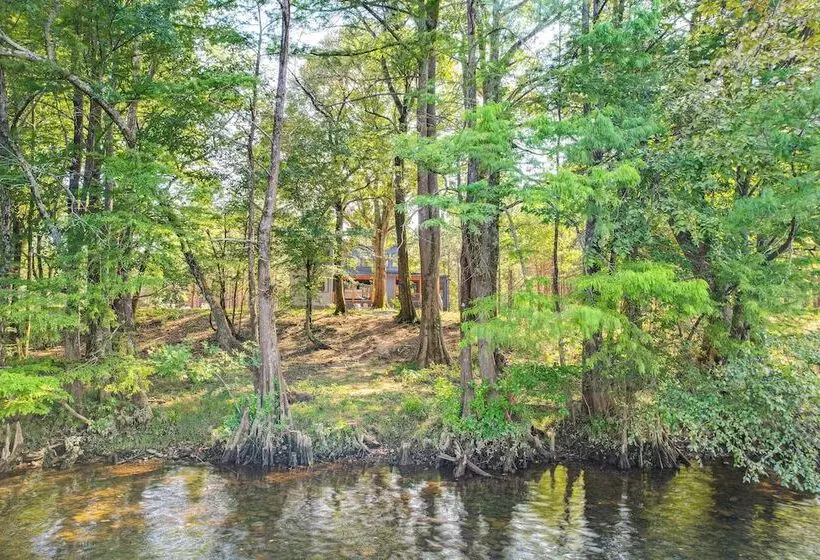 Deluxe Riverfront Cabin In Broken Bow W/ Hot Tub!