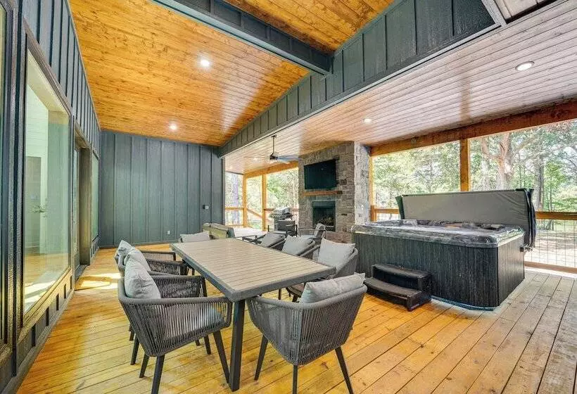 Deluxe Riverfront Cabin In Broken Bow W/ Hot Tub!