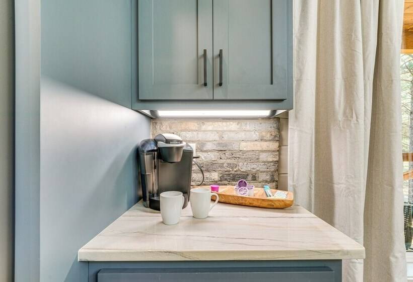 Deluxe Riverfront Cabin In Broken Bow W/ Hot Tub!