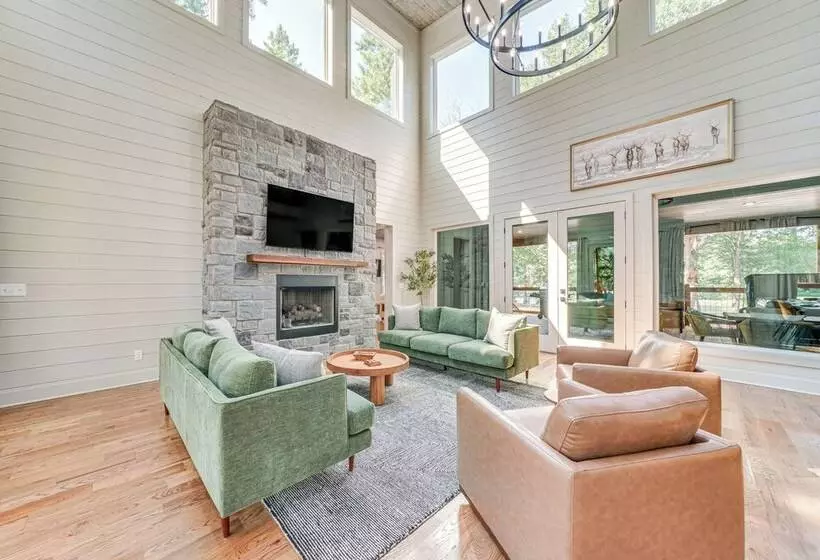 Deluxe Riverfront Cabin In Broken Bow W/ Hot Tub!