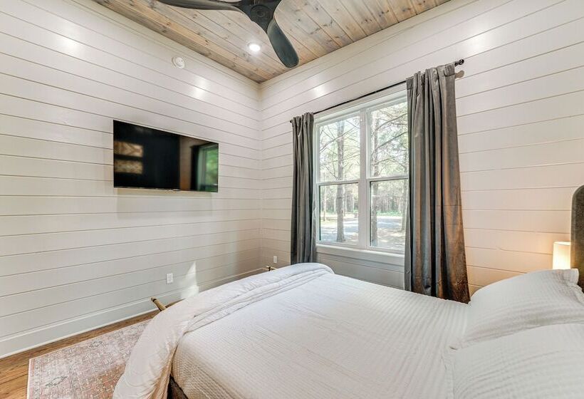 Deluxe Riverfront Cabin In Broken Bow W/ Hot Tub!