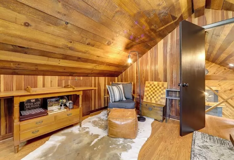 Dreamy Penrose Cabin W/ Panoramic Mountain Views