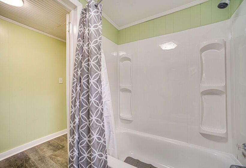 Lake Guntersville Home: 1 Mi To Boat Ramp!