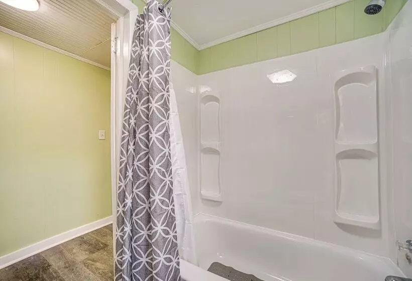 Lake Guntersville Home: 1 Mi To Boat Ramp!