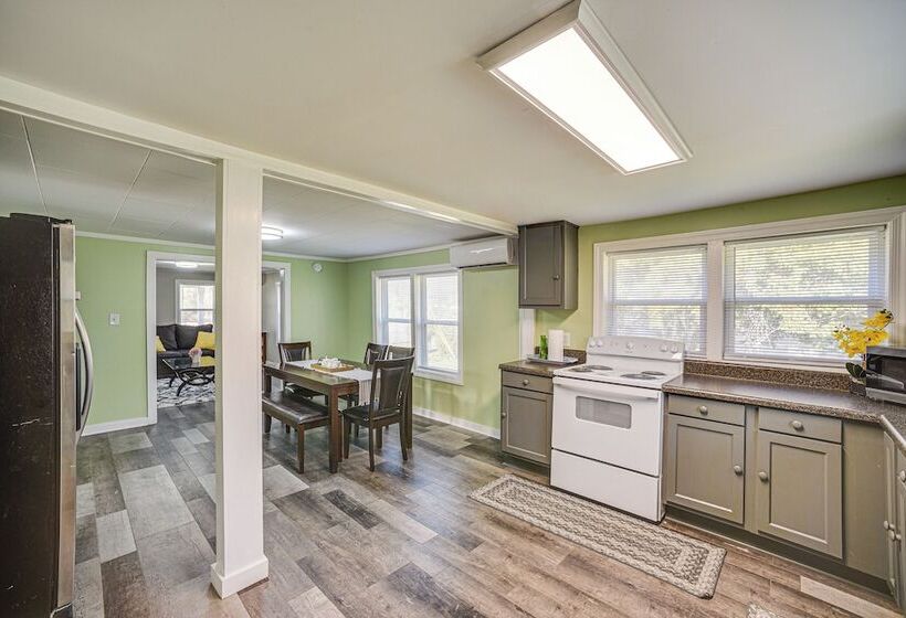 Lake Guntersville Home: 1 Mi To Boat Ramp!