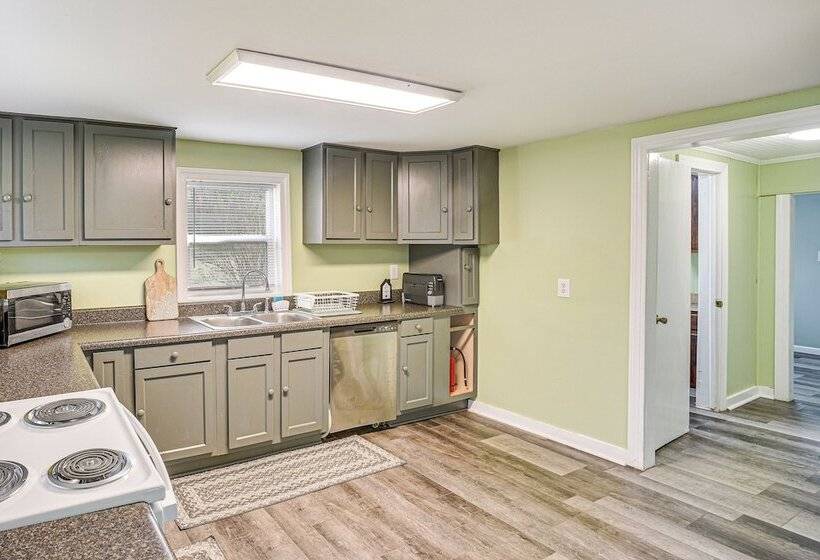 Lake Guntersville Home: 1 Mi To Boat Ramp!