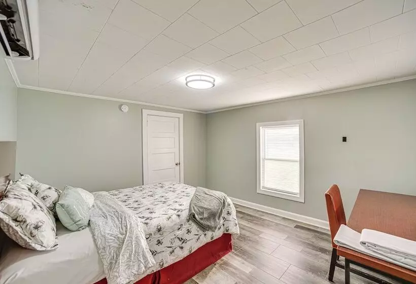 Lake Guntersville Home: 1 Mi To Boat Ramp!