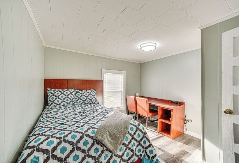 Lake Guntersville Home: 1 Mi To Boat Ramp!