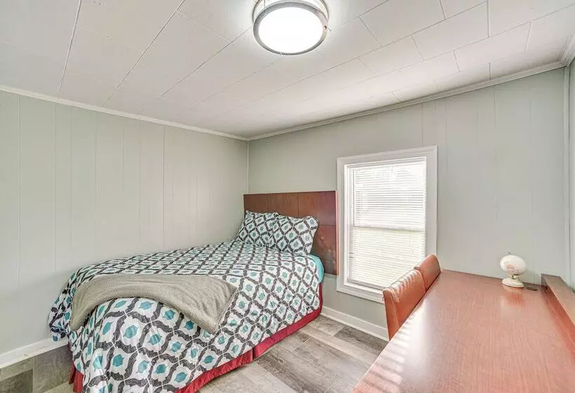 Lake Guntersville Home: 1 Mi To Boat Ramp!