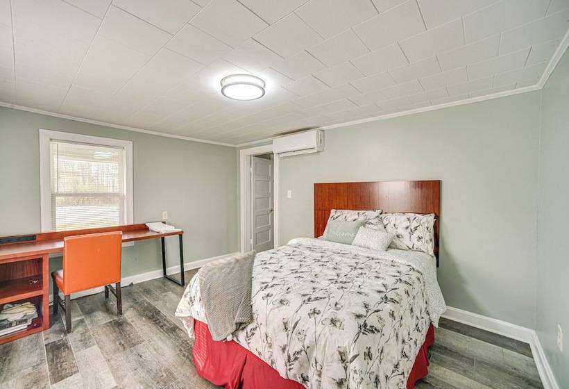 Lake Guntersville Home: 1 Mi To Boat Ramp!