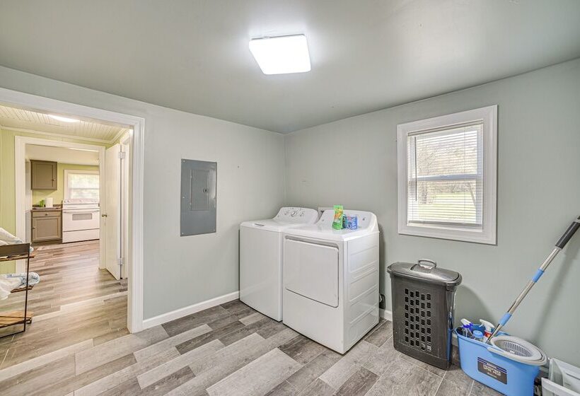 Lake Guntersville Home: 1 Mi To Boat Ramp!