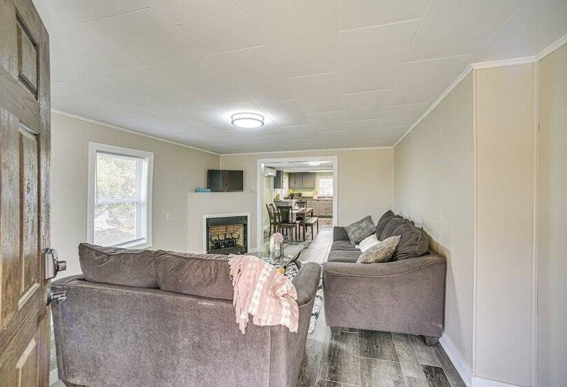 Lake Guntersville Home: 1 Mi To Boat Ramp!