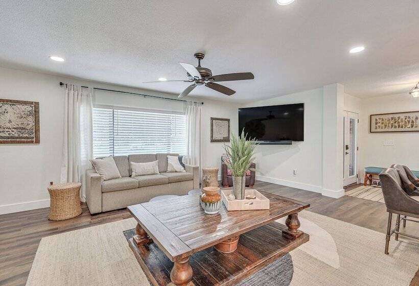 Lutz Home W/ Game Room: 7 Mi To Adventure Island!