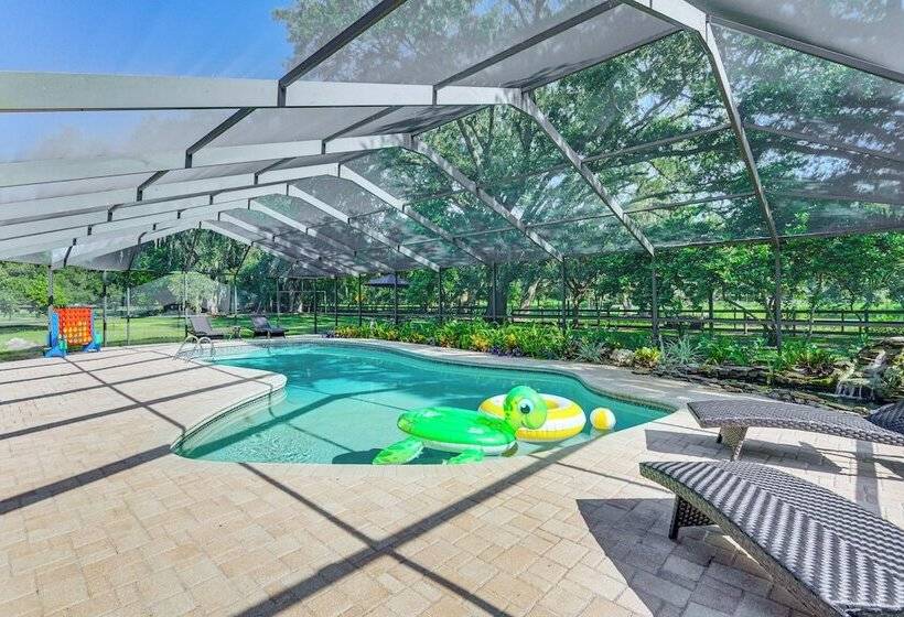 Lutz Home W/ Game Room: 7 Mi To Adventure Island!