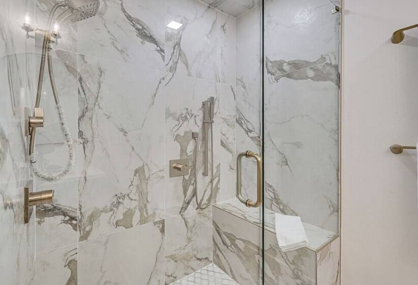 Lutz Home W/ Game Room: 7 Mi To Adventure Island!