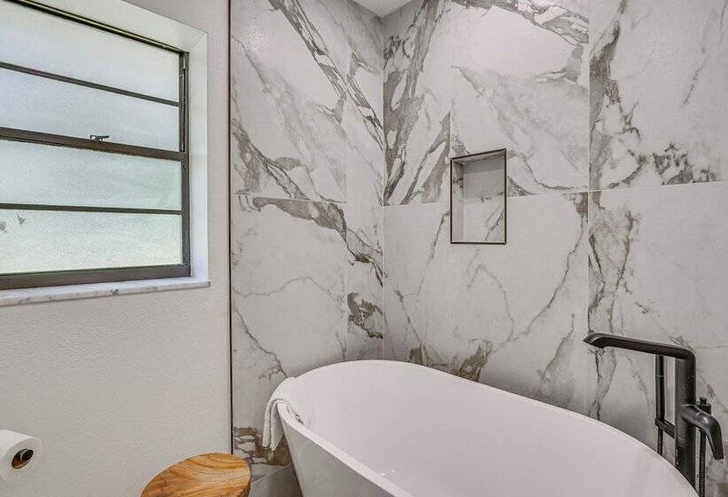 Lutz Home W/ Game Room: 7 Mi To Adventure Island!