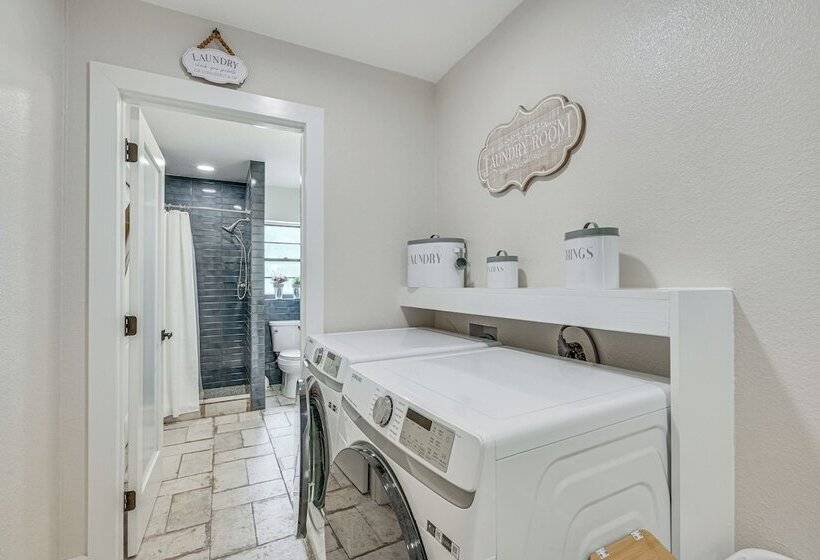 Lutz Home W/ Game Room: 7 Mi To Adventure Island!