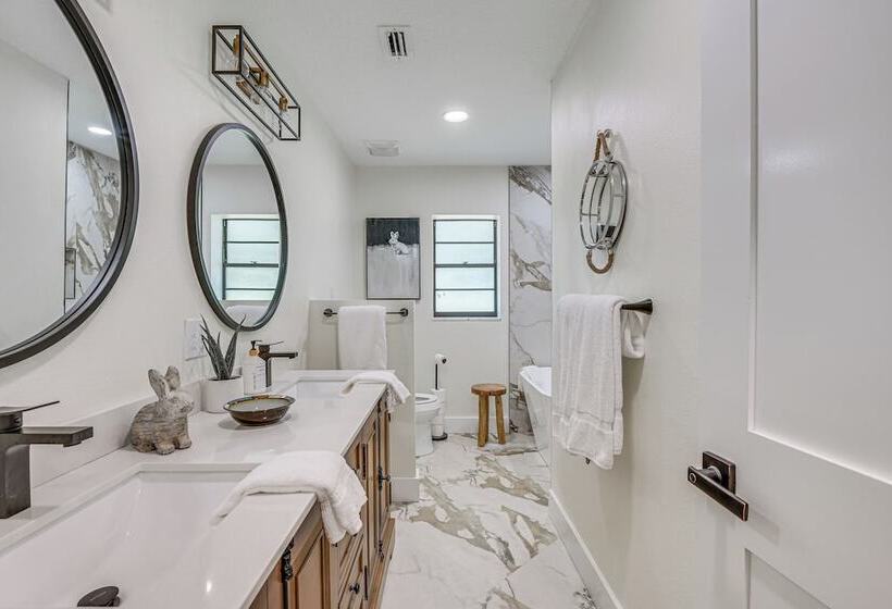 Lutz Home W/ Game Room: 7 Mi To Adventure Island!