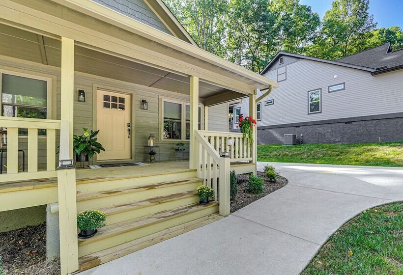 Maggie Valley Home: Porch & Yard