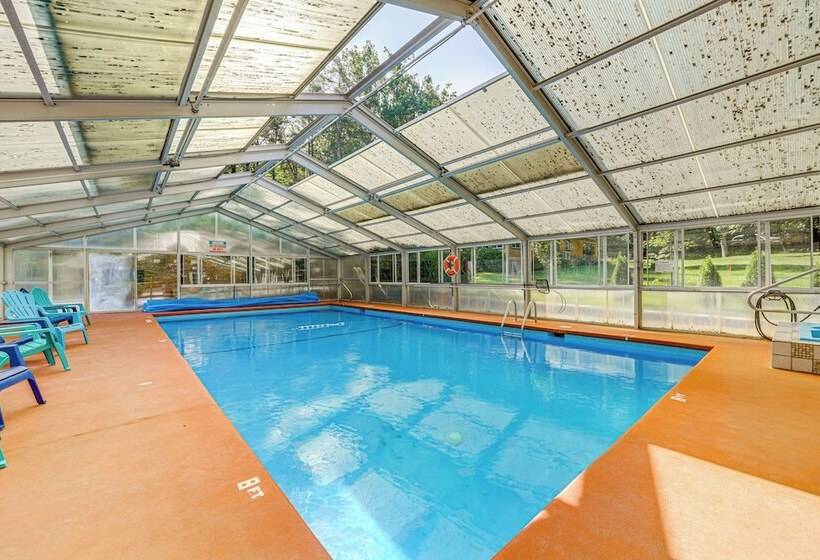 Maggie Valley Home: Porch & Yard