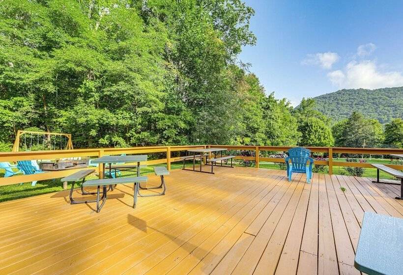 Maggie Valley Home: Porch & Yard