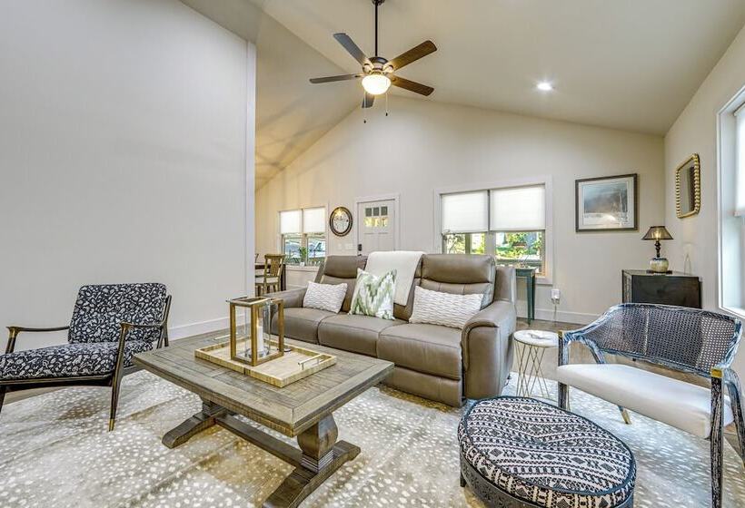 Maggie Valley Home: Porch & Yard